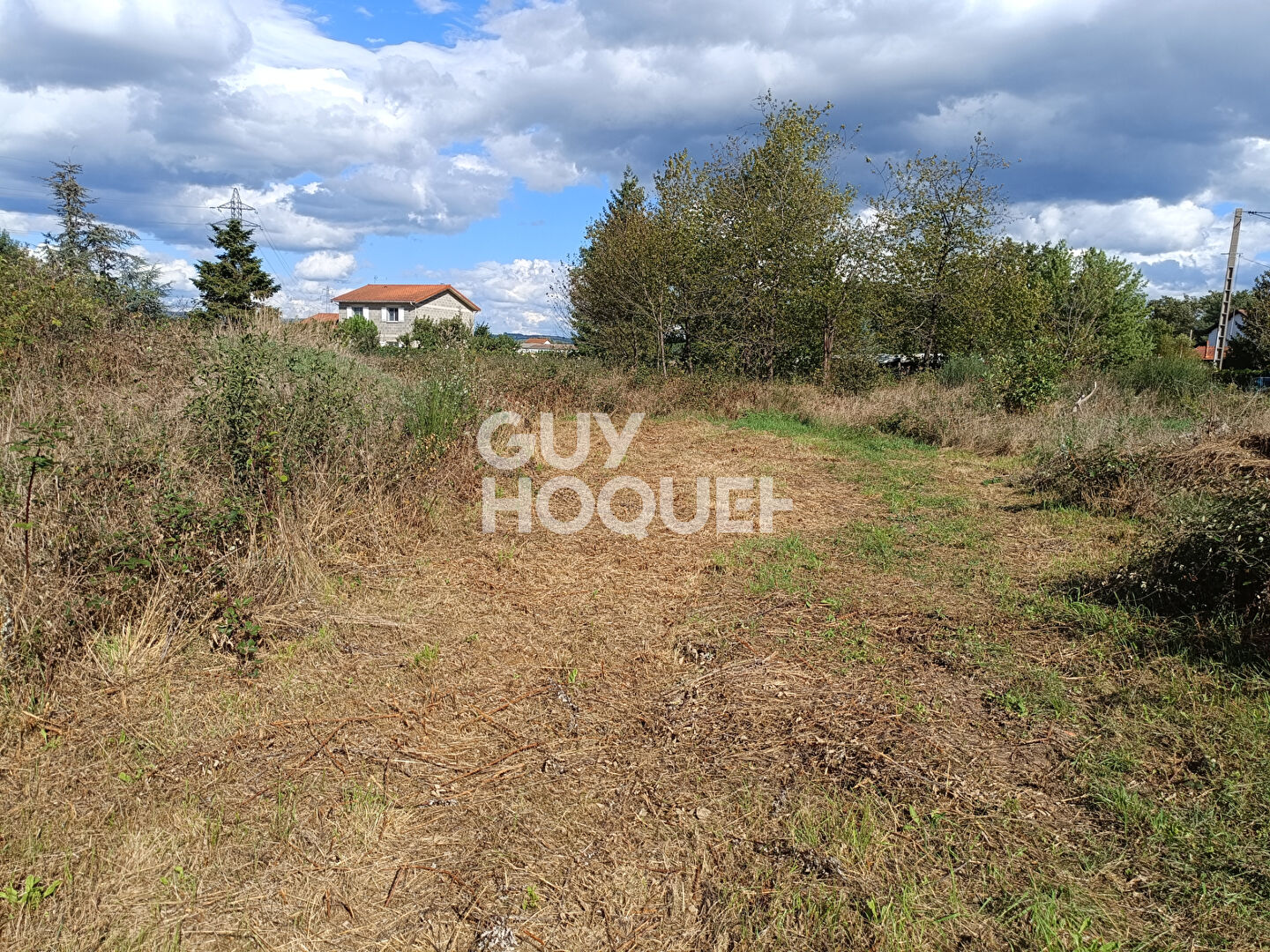 Terrain constructible d'une superficie de 1324 m² à FEURS