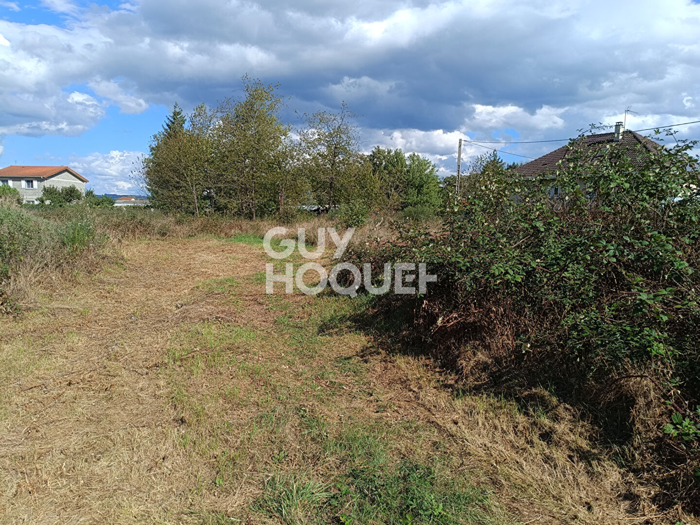 Terrain constructible d'une superficie de 1324 m² à FEURS