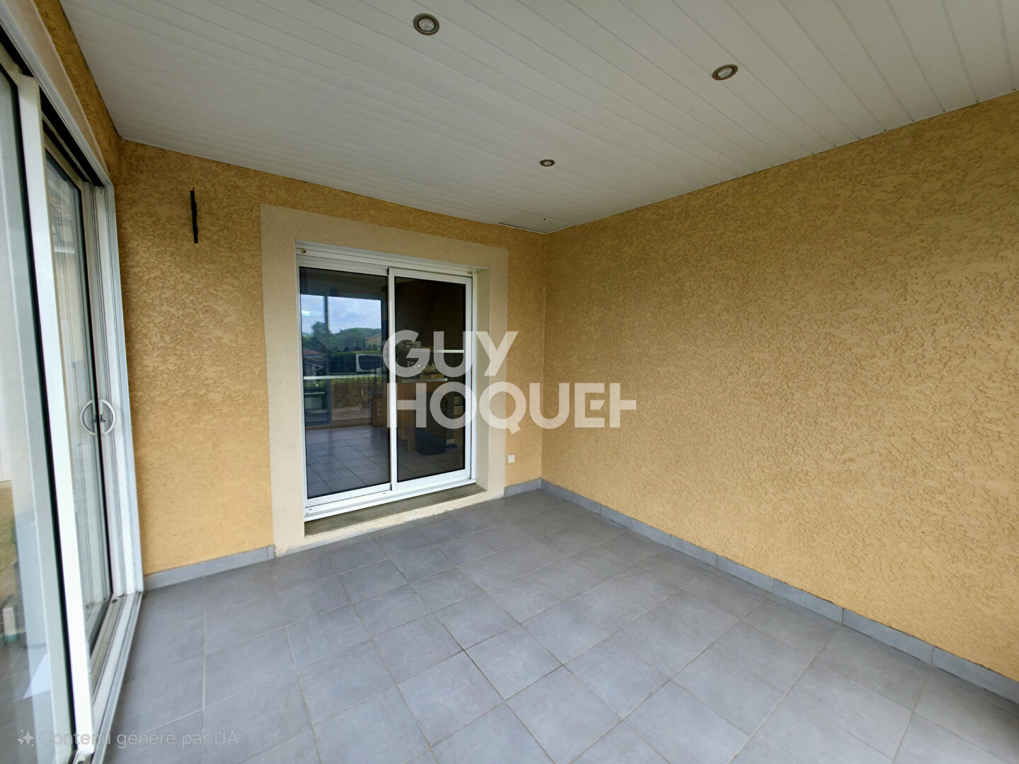 EXCLUSIVITÉ MAISON AVEC VÉRANDA SUR BEAU TERRAIN ARBORÉ