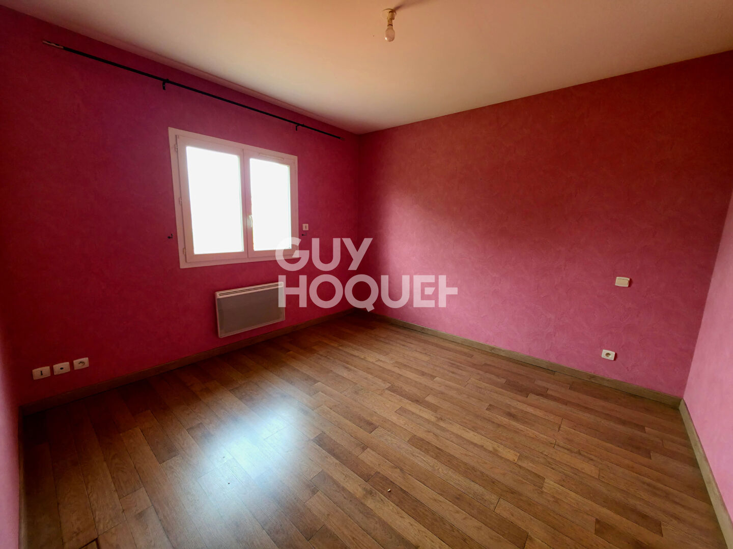 EXCLUSIVITÉ MAISON AVEC VÉRANDA SUR BEAU TERRAIN ARBORÉ