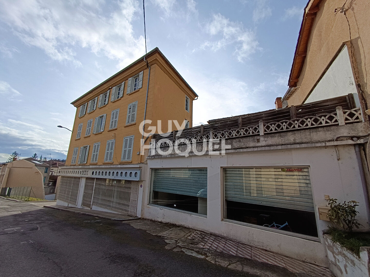 Ensemble immobilier situé à BOEN de 160 m² habitables