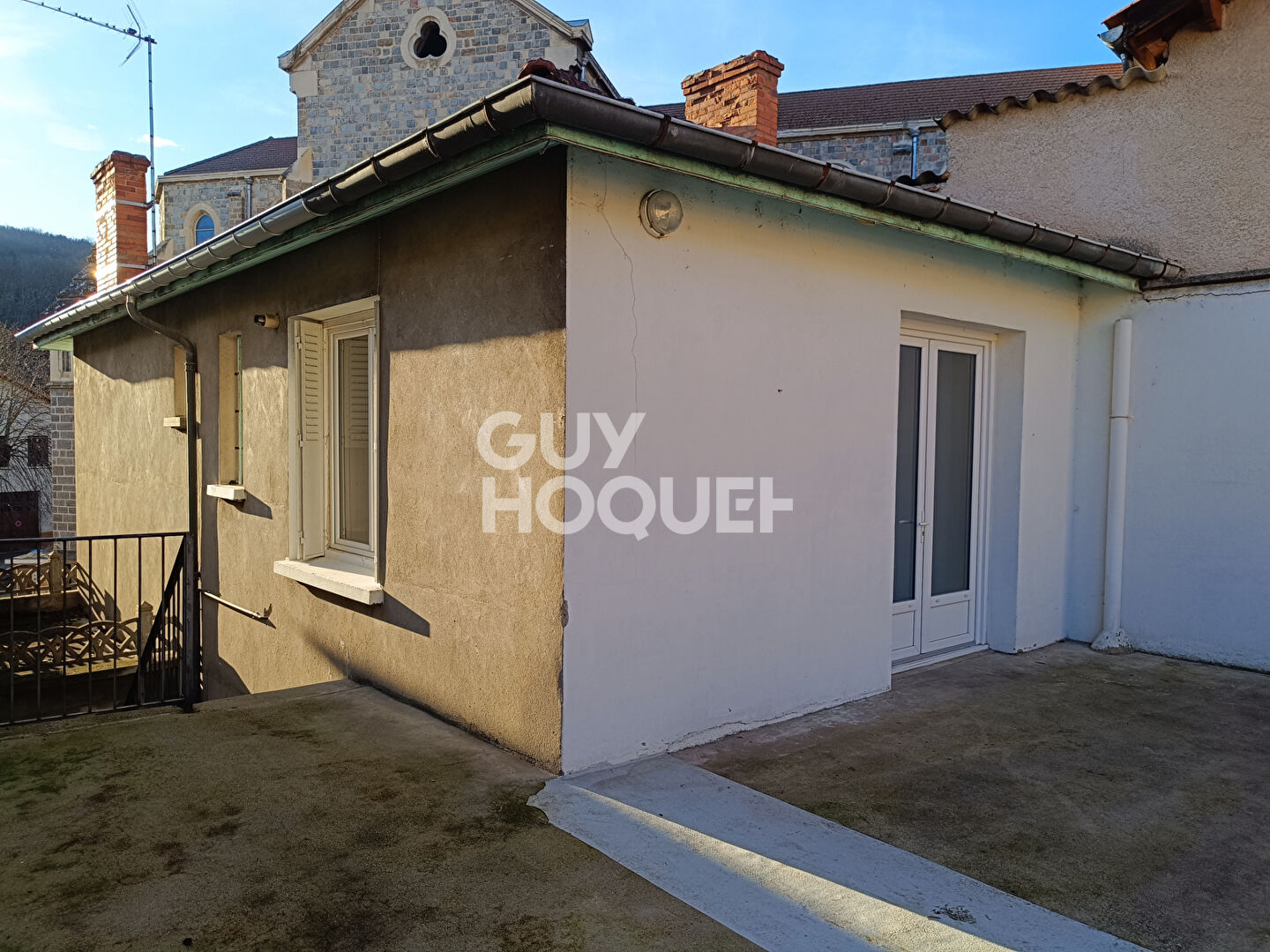 Ensemble immobilier situé à BOEN de 160 m² habitables