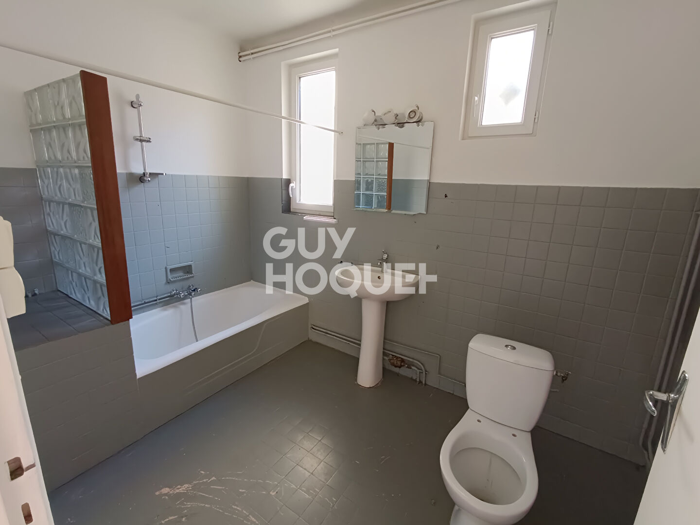 Ensemble immobilier situé à BOEN de 160 m² habitables