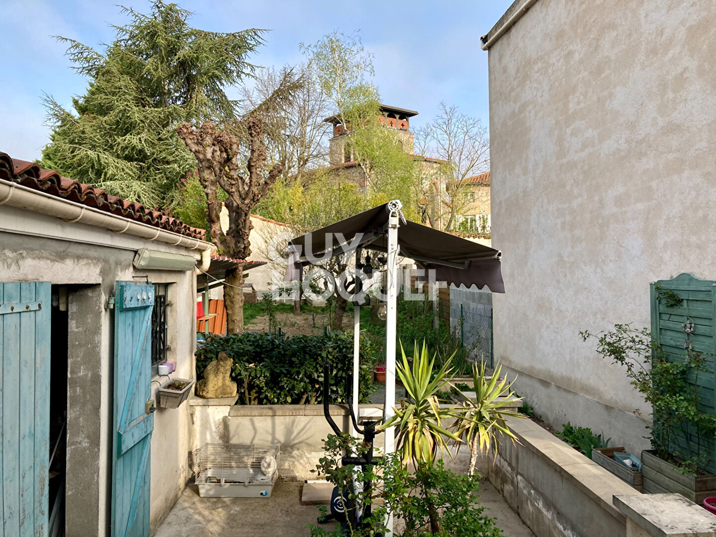 Maison de village avec terrain à vendre à Boisset Les Montrond !