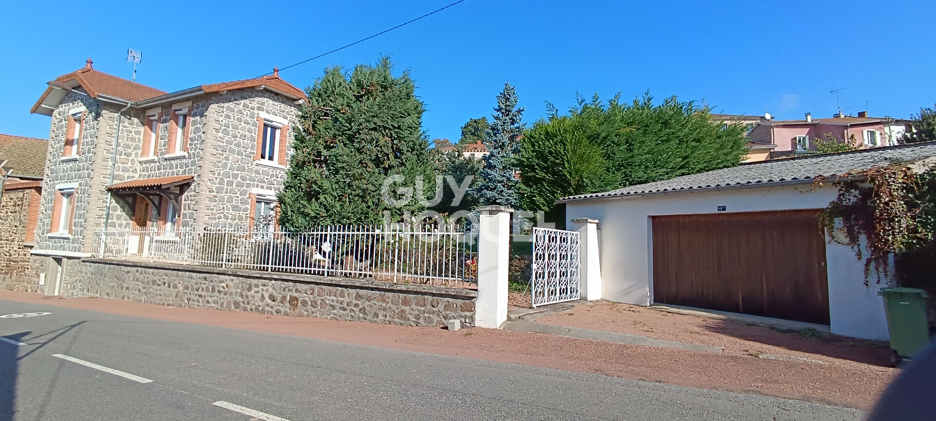 Maison T7 (147 m²) en vente à PANISSIERES