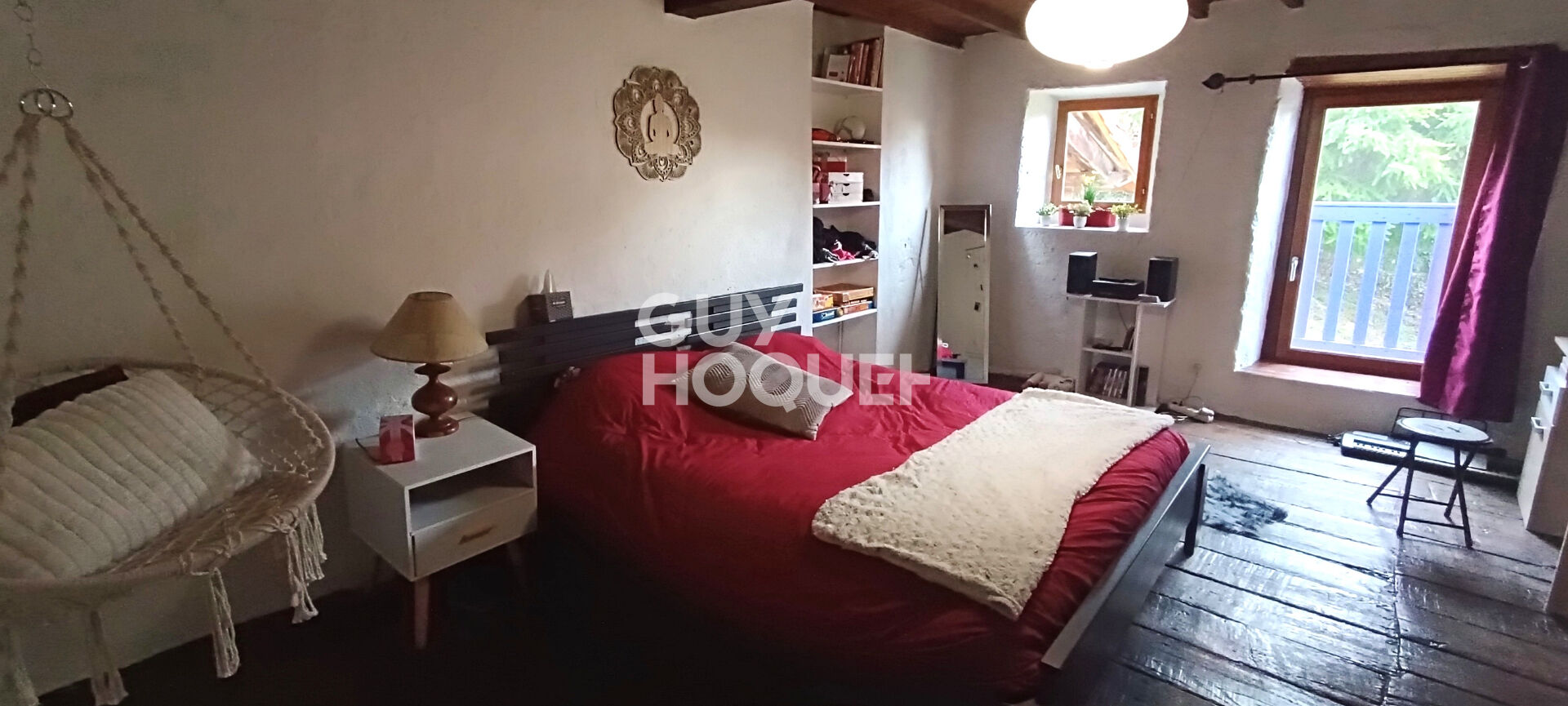 Charmante Maison à Vendre à Montchal - 8 Pièces avec Grand Terrain !