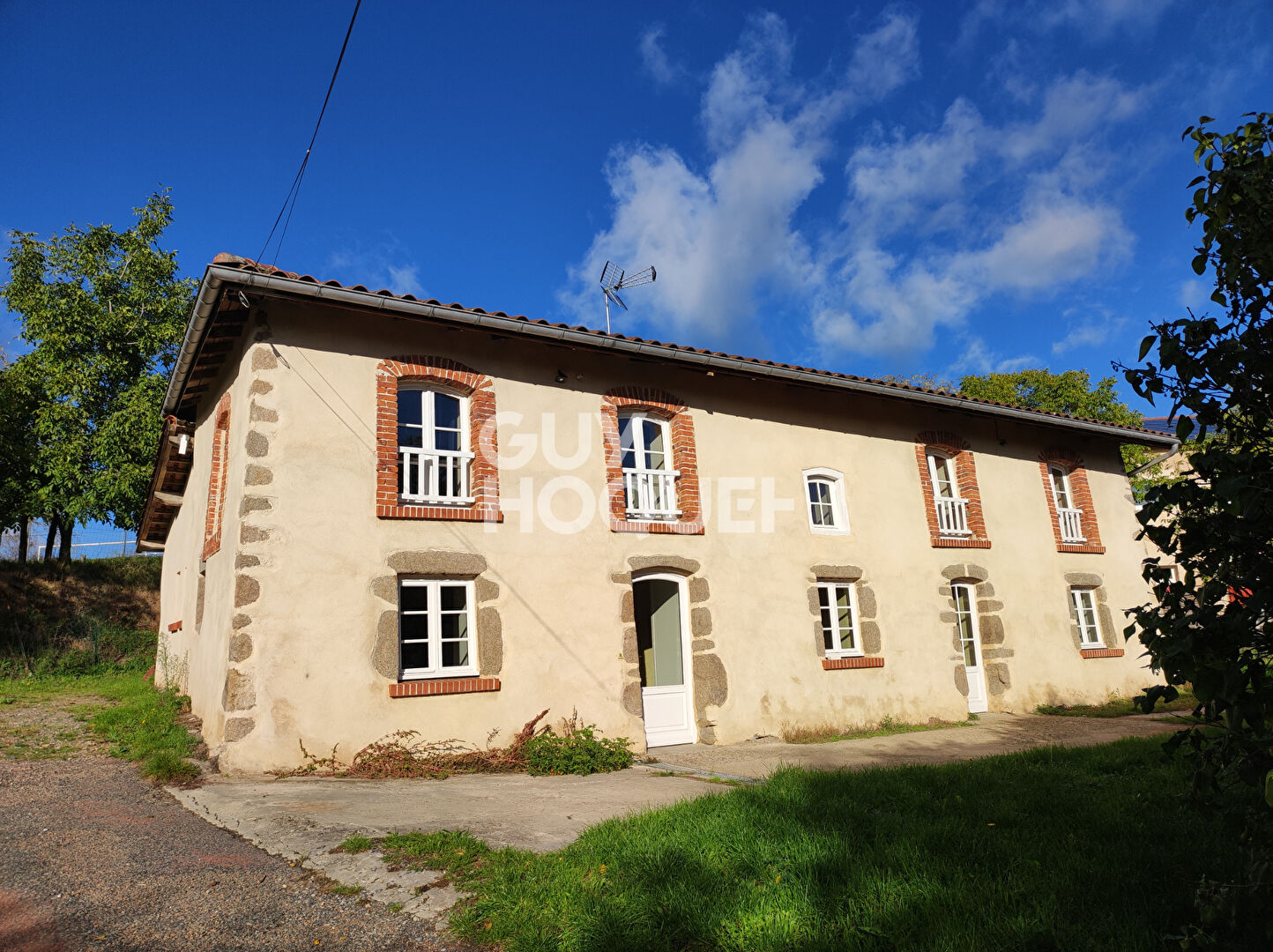 Maison 5 pièces (115 m²) en location à CHAMBOST LONGESSAIGNE