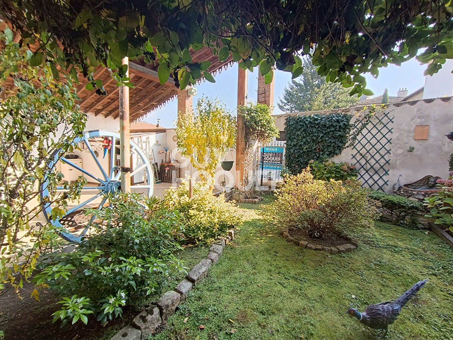 Leigneux - Spacieuse maison de village 222 m² avec cour intérieure