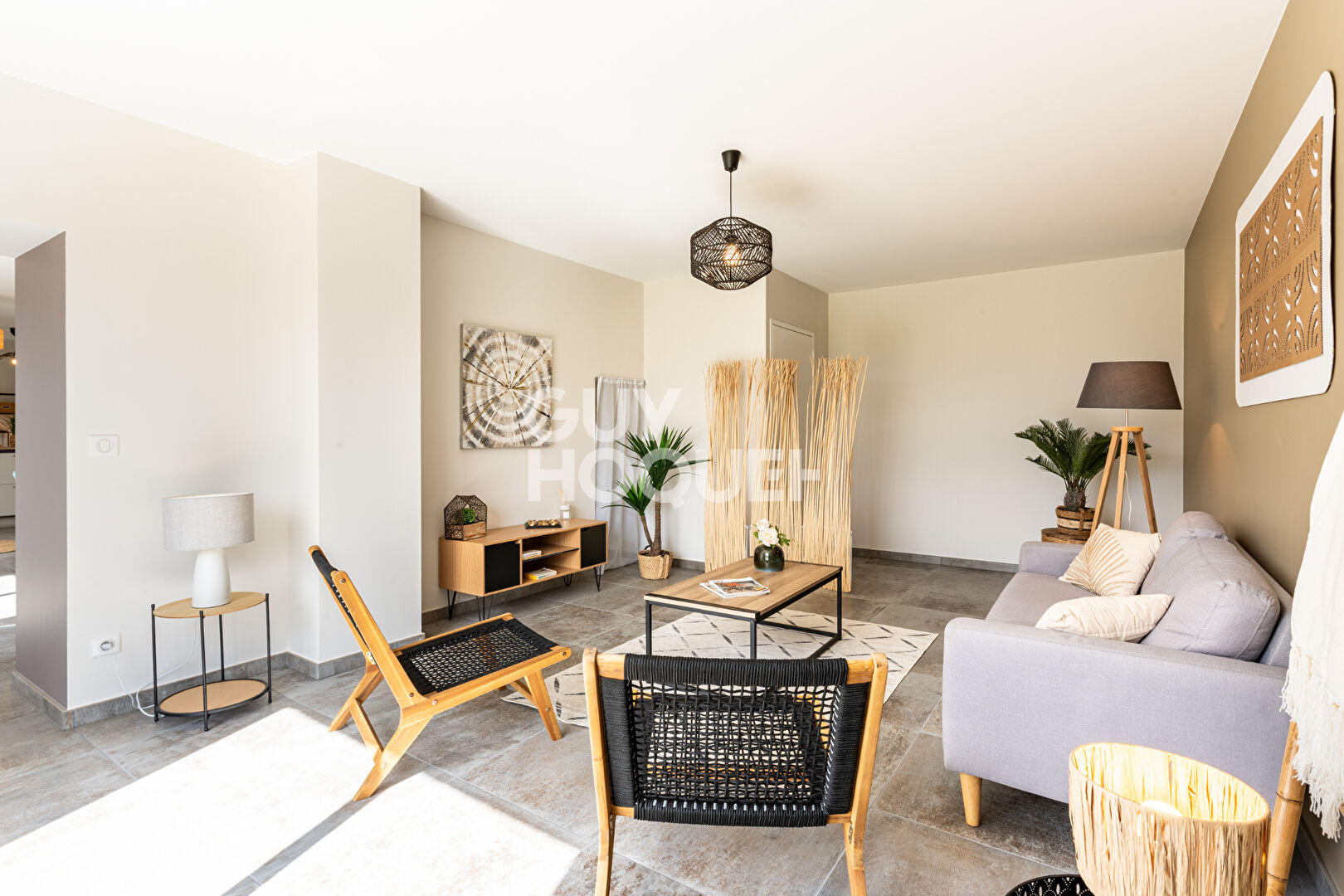 MAISON FAMILIALE RÉNOVÉE AVEC GRAND TERRAIN ET DÉPENDANCES (187 m²) en vente