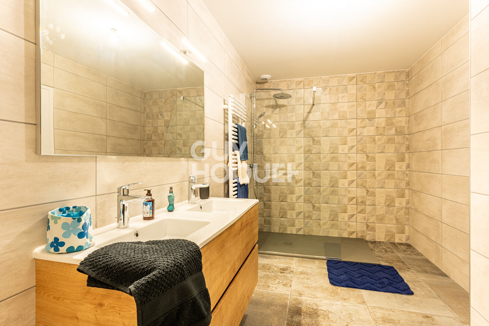 MAISON FAMILIALE RÉNOVÉE AVEC GRAND TERRAIN ET DÉPENDANCES (187 m²) en vente