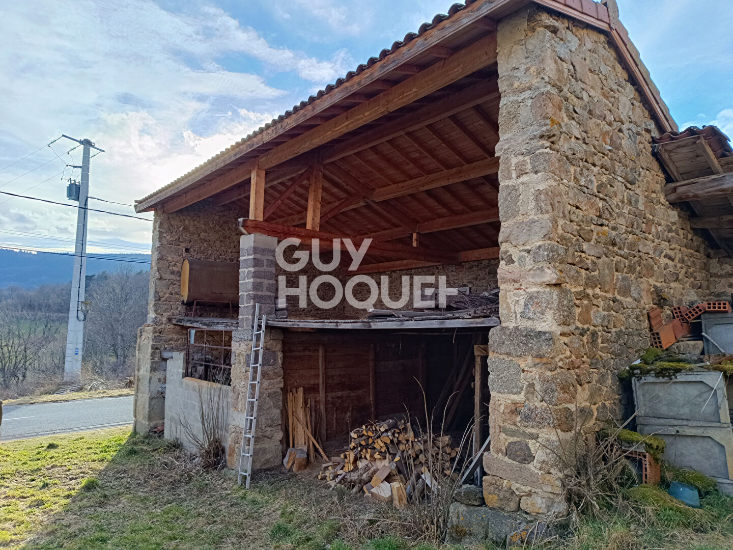 Maison en pierre avec dépendances