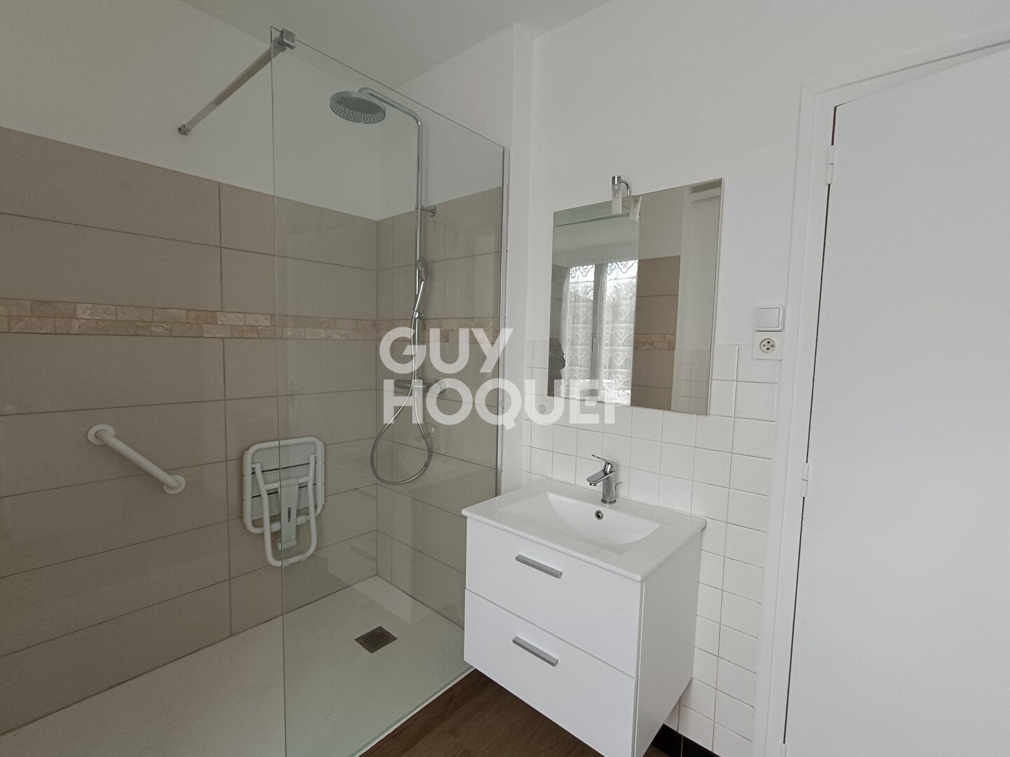 Maison en pierre avec dépendances