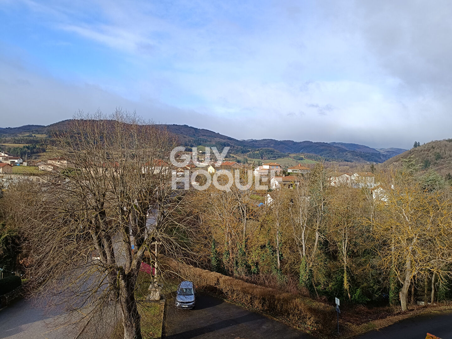 Maison de famille de caractère au coeur du bourg de Légnieux