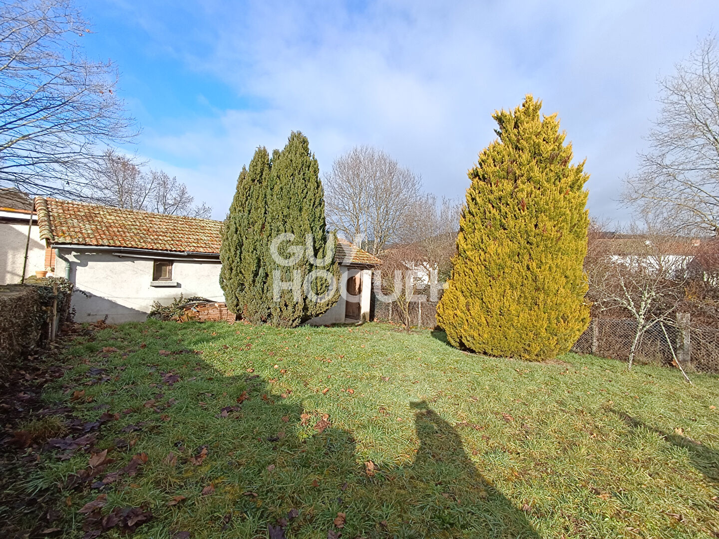 Maison de famille de caractère au coeur du bourg de Légnieux