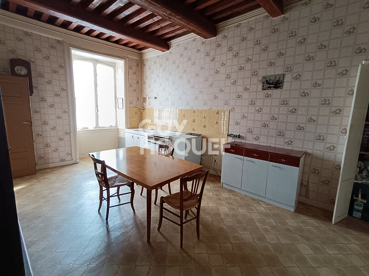 Maison de famille de caractère au coeur du bourg de Légnieux