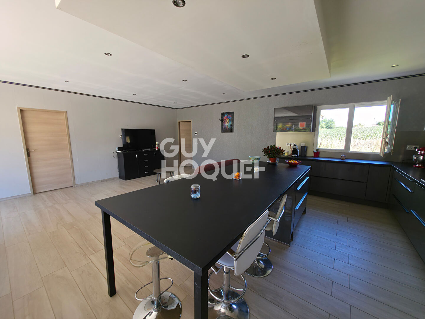 Grande maison familiale de plain-pied avec terrasse et terrain de 3000 m² à Saint-Barthélemy-Lestra