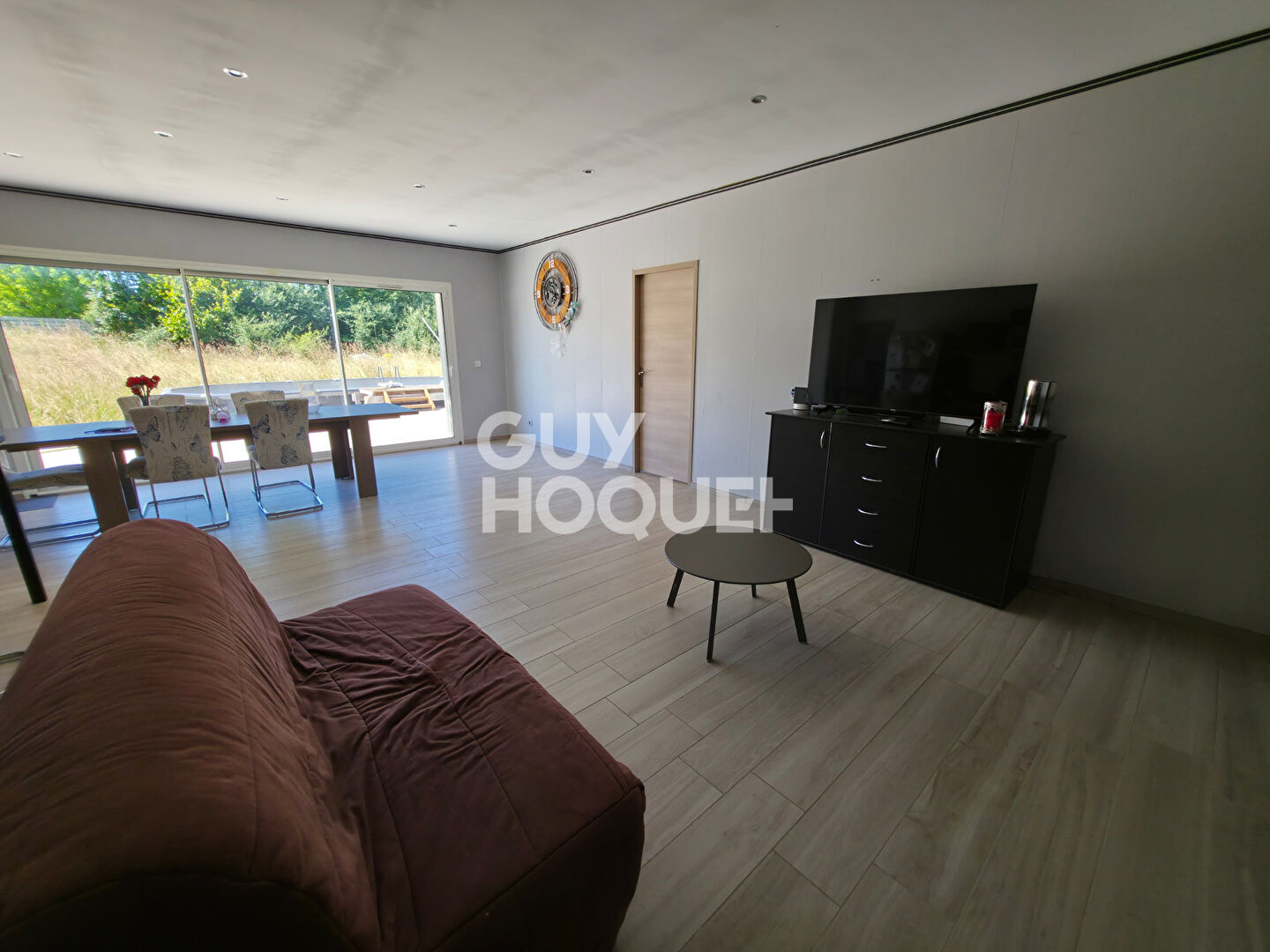 Grande maison familiale de plain-pied avec terrasse et terrain de 3000 m² à Saint-Barthélemy-Lestra