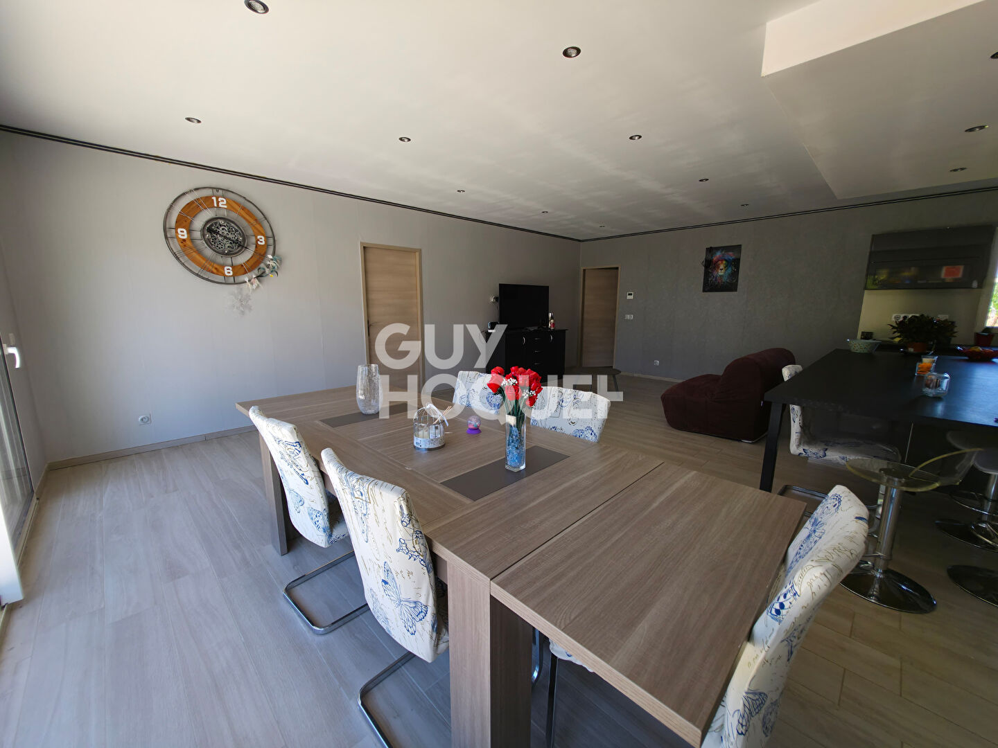 Grande maison familiale de plain-pied avec terrasse et terrain de 3000 m² à Saint-Barthélemy-Lestra