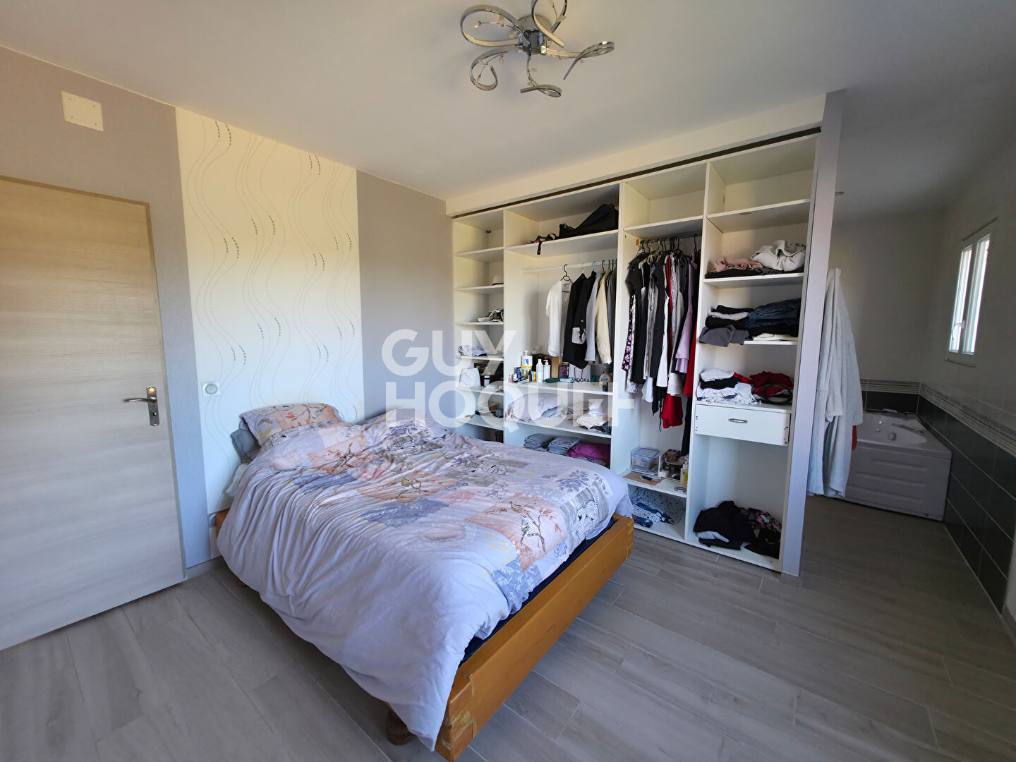 Grande maison familiale de plain-pied avec terrasse et terrain de 3000 m² à Saint-Barthélemy-Lestra