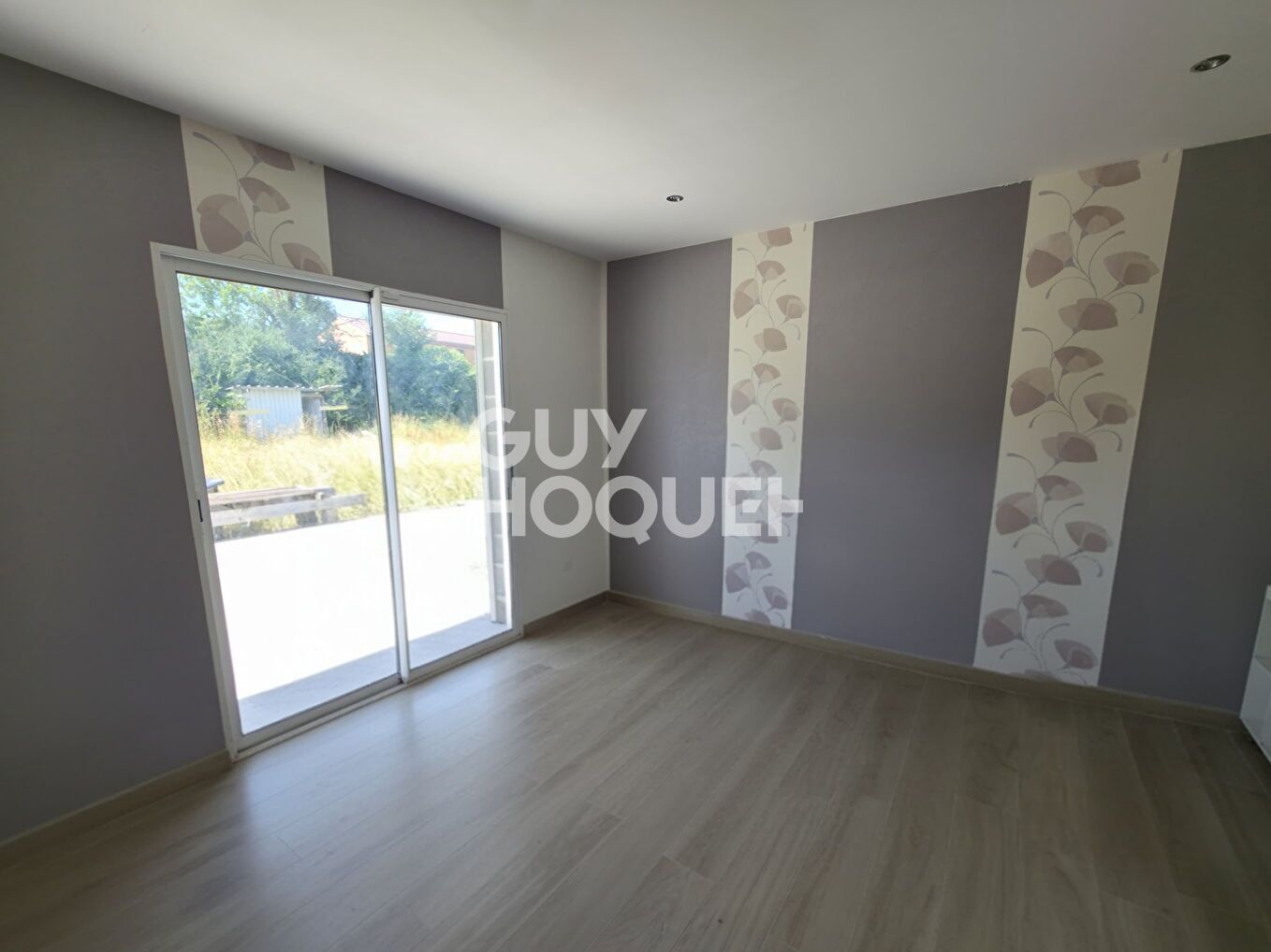 Grande maison familiale de plain-pied avec terrasse et terrain de 3000 m² à Saint-Barthélemy-Lestra