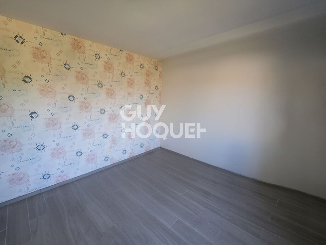 Grande maison familiale de plain-pied avec terrasse et terrain de 3000 m² à Saint-Barthélemy-Lestra