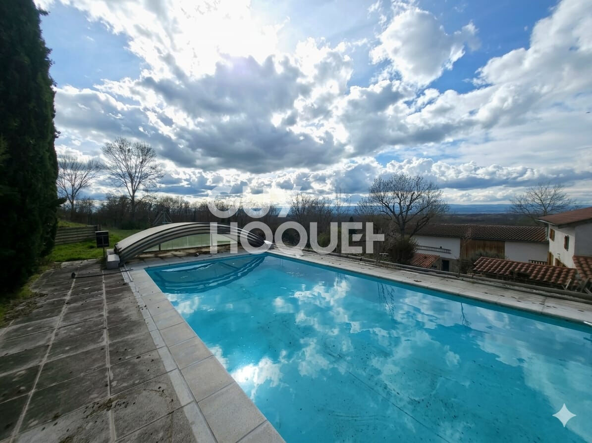 Maison familiale -192 m² - 4 chambres - Piscine - Terrain 2 358 m² - Belle vue