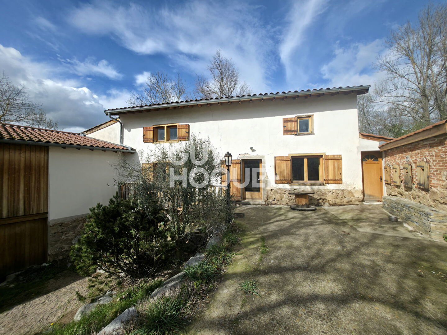 Maison familiale -192 m² - 4 chambres - Piscine - Terrain 2 358 m² - Belle vue