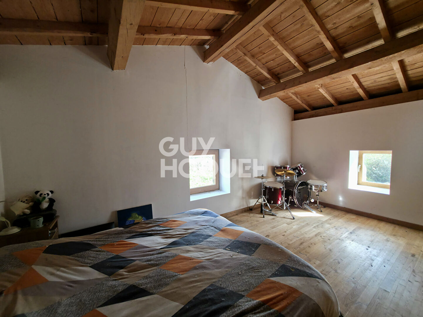 Maison familiale -192 m² - 4 chambres - Piscine - Terrain 2 358 m² - Belle vue