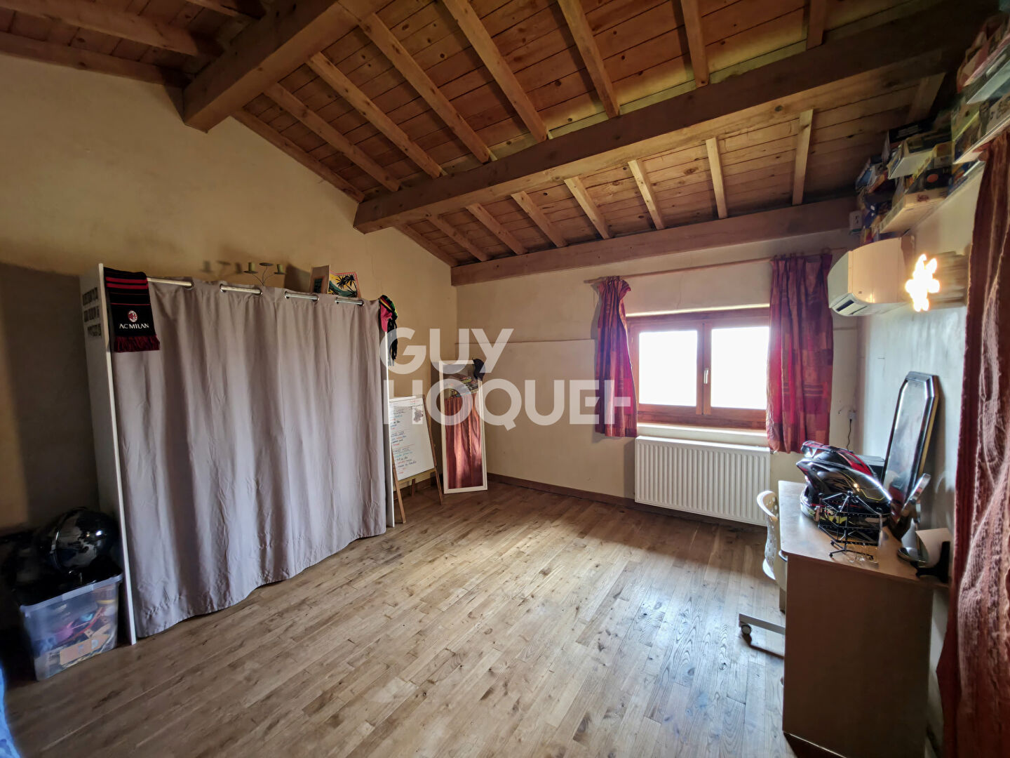 Maison familiale -192 m² - 4 chambres - Piscine - Terrain 2 358 m² - Belle vue