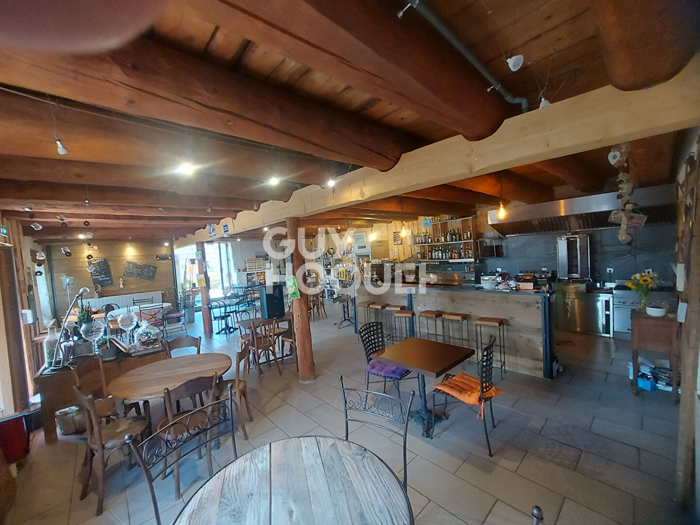 À vendre - fonds de commerce de 90 m² à Noirétable