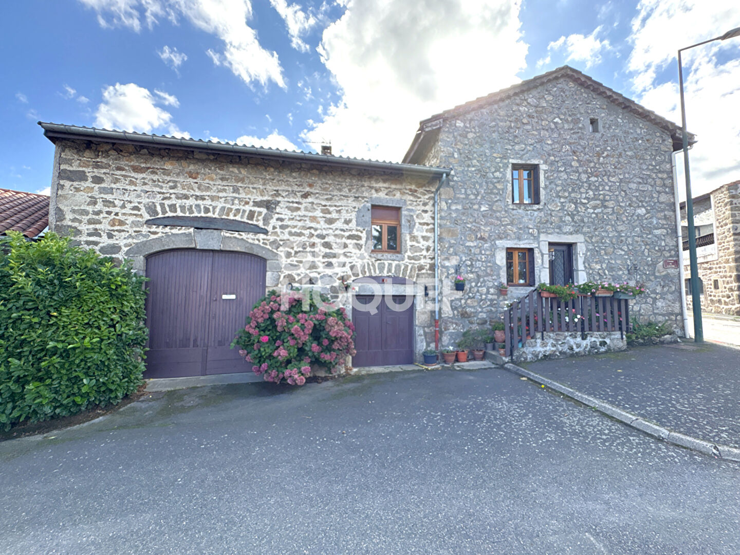 À vendre sur la charmante commune de Saint-Jean-Soleymieux