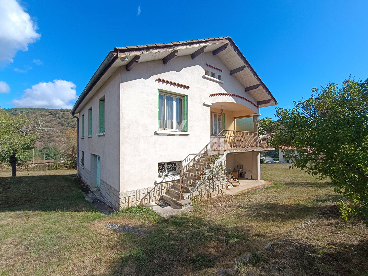 Maison  sur sous-sol - Leigneux