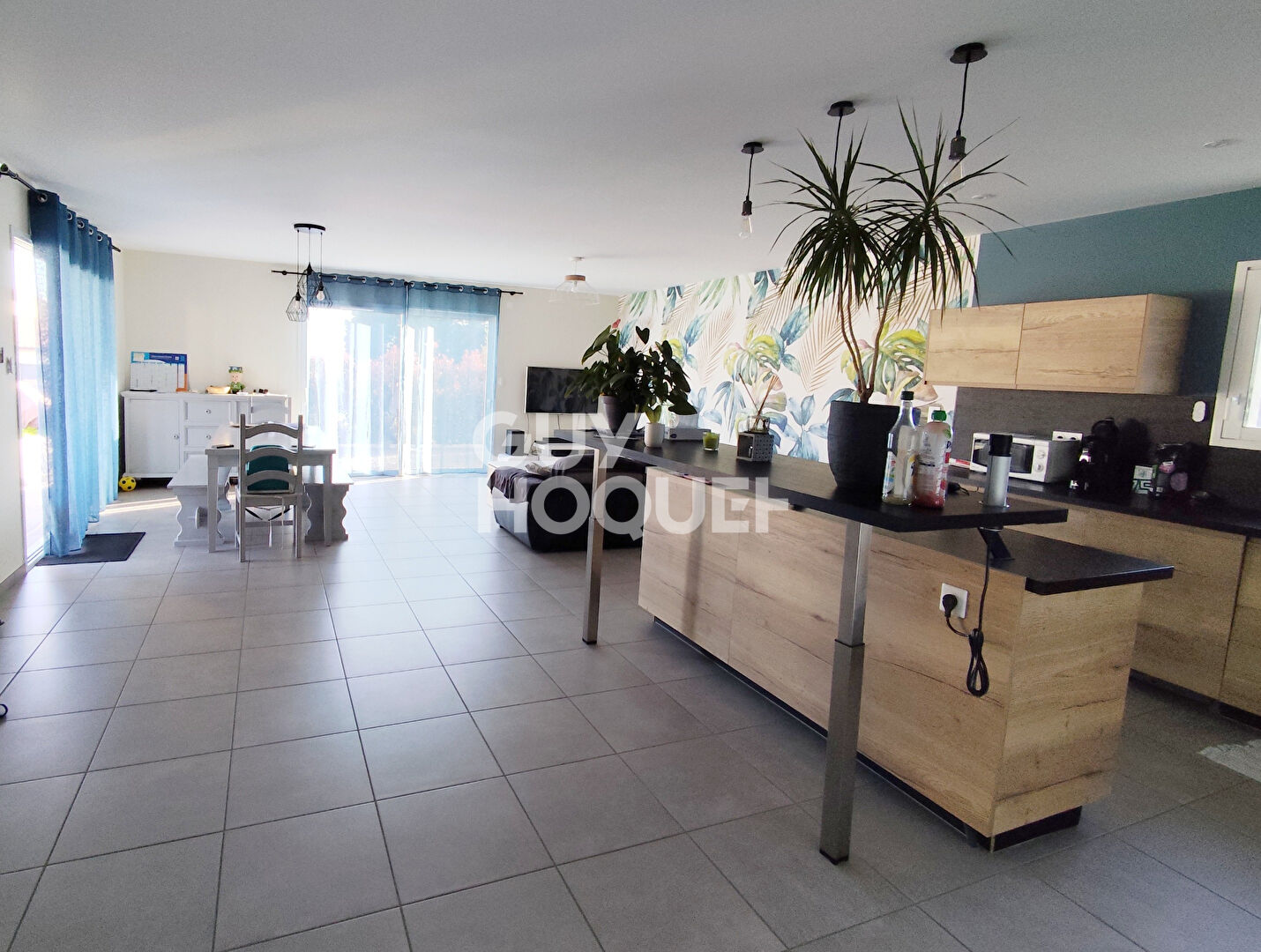 EN EXCLUSIVITÉ, SUR LES HAUTEURS DE FEURS !