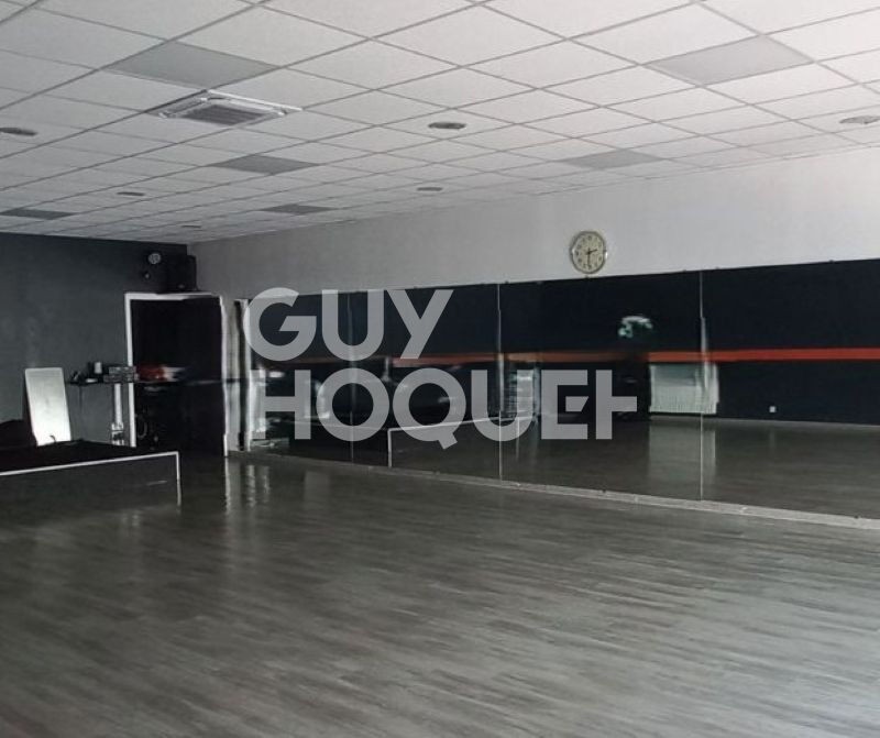 Local commercial  situé à Feurs de 490 m2