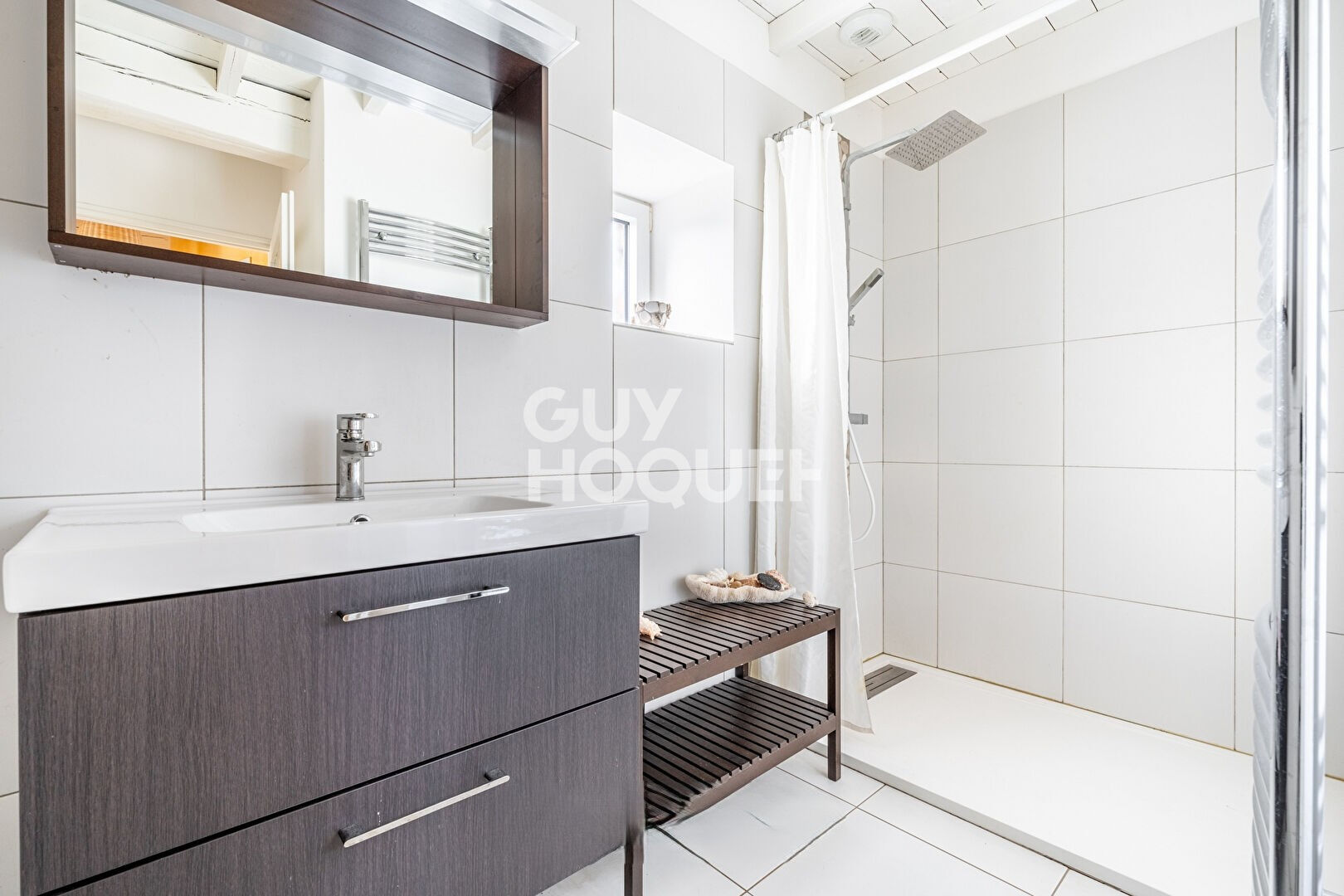 Corps de ferme en pierre avec vue panoramique à Bussières