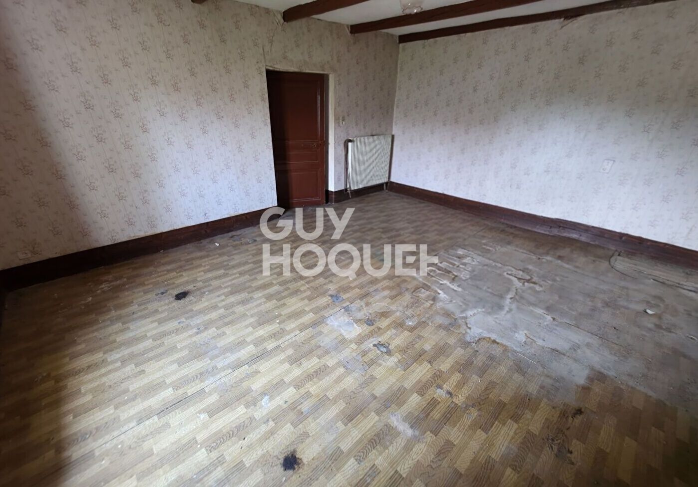 Maison à rénover avec dépendances ? Beau potentiel sur terrain clos de 900 m²