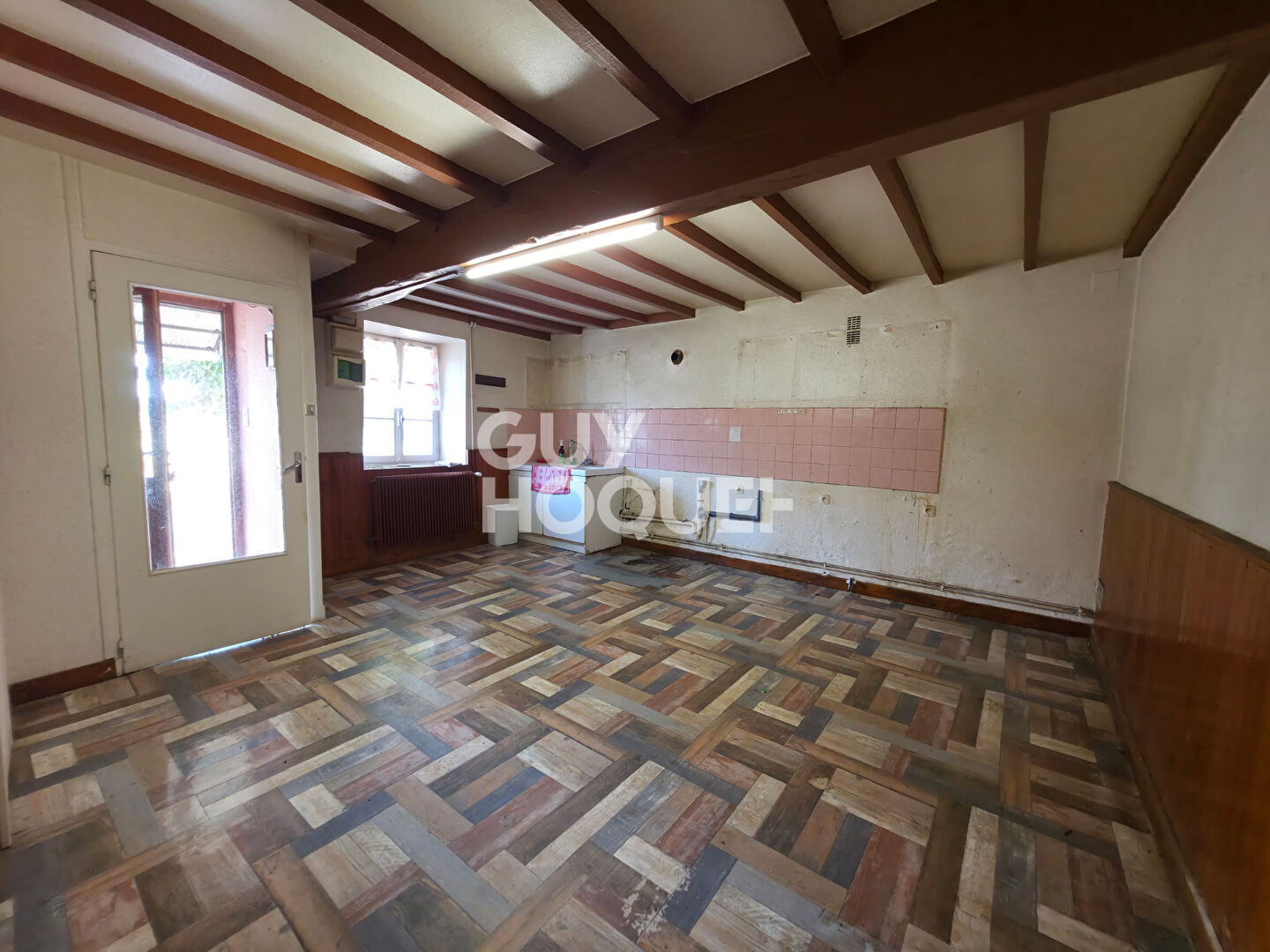 Maison à rénover avec dépendances ? Beau potentiel sur terrain clos de 900 m²
