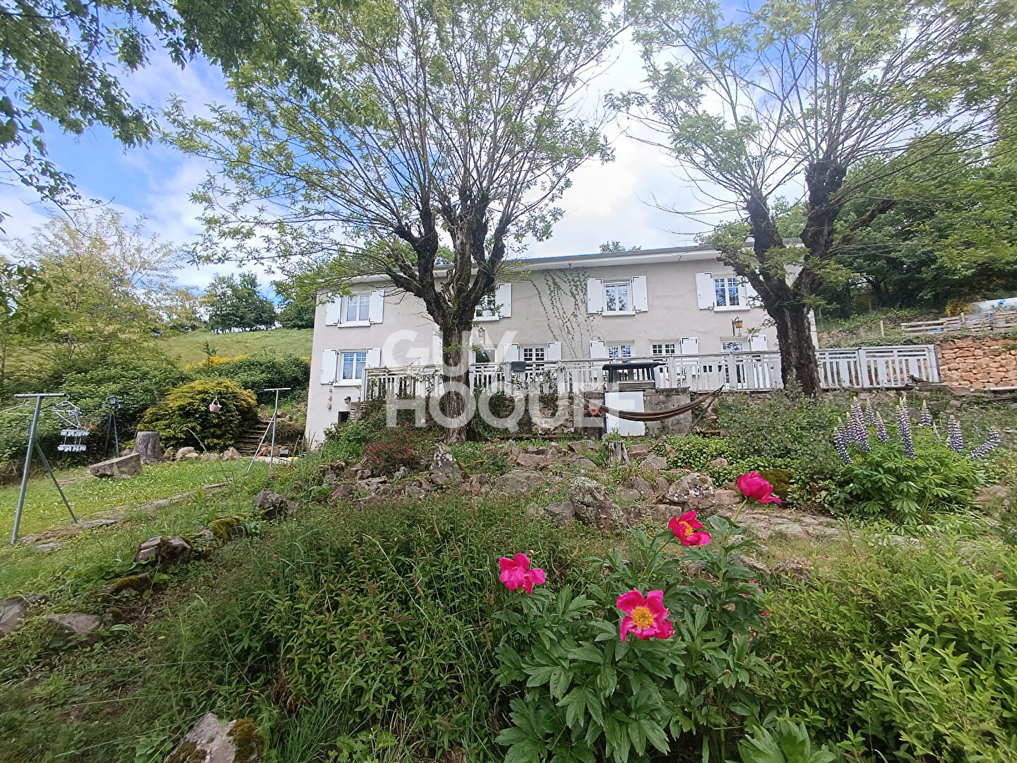 Belle maison avec piscine sur un terrain de plus de 2000 m²
