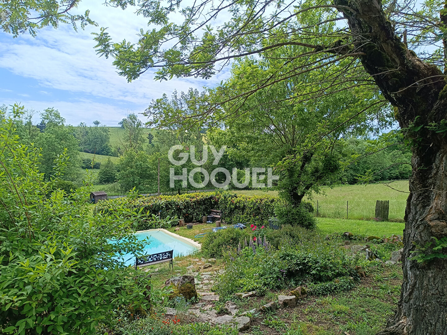 Belle maison avec piscine sur un terrain de plus de 2000 m²