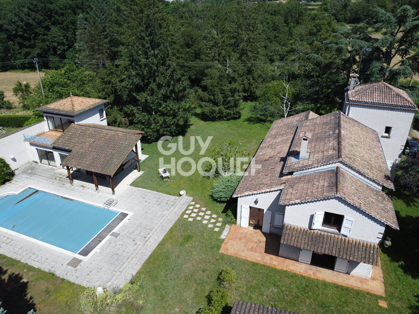 Ancien corps de ferme de 230 m² habitables avec Pool House de 110 m² à PONCINS