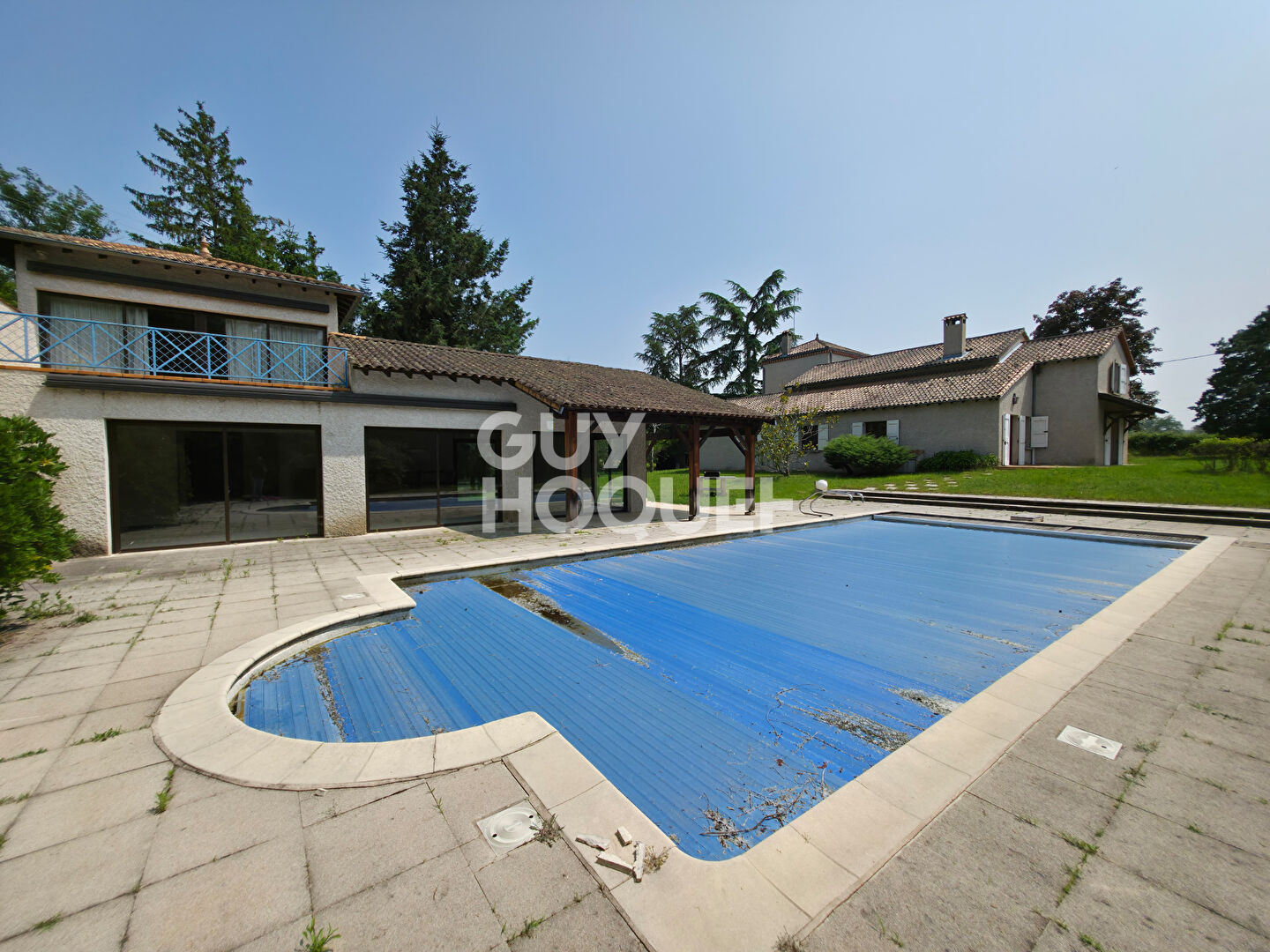 Ancien corps de ferme de 230 m² habitables avec Pool House de 110 m² à PONCINS