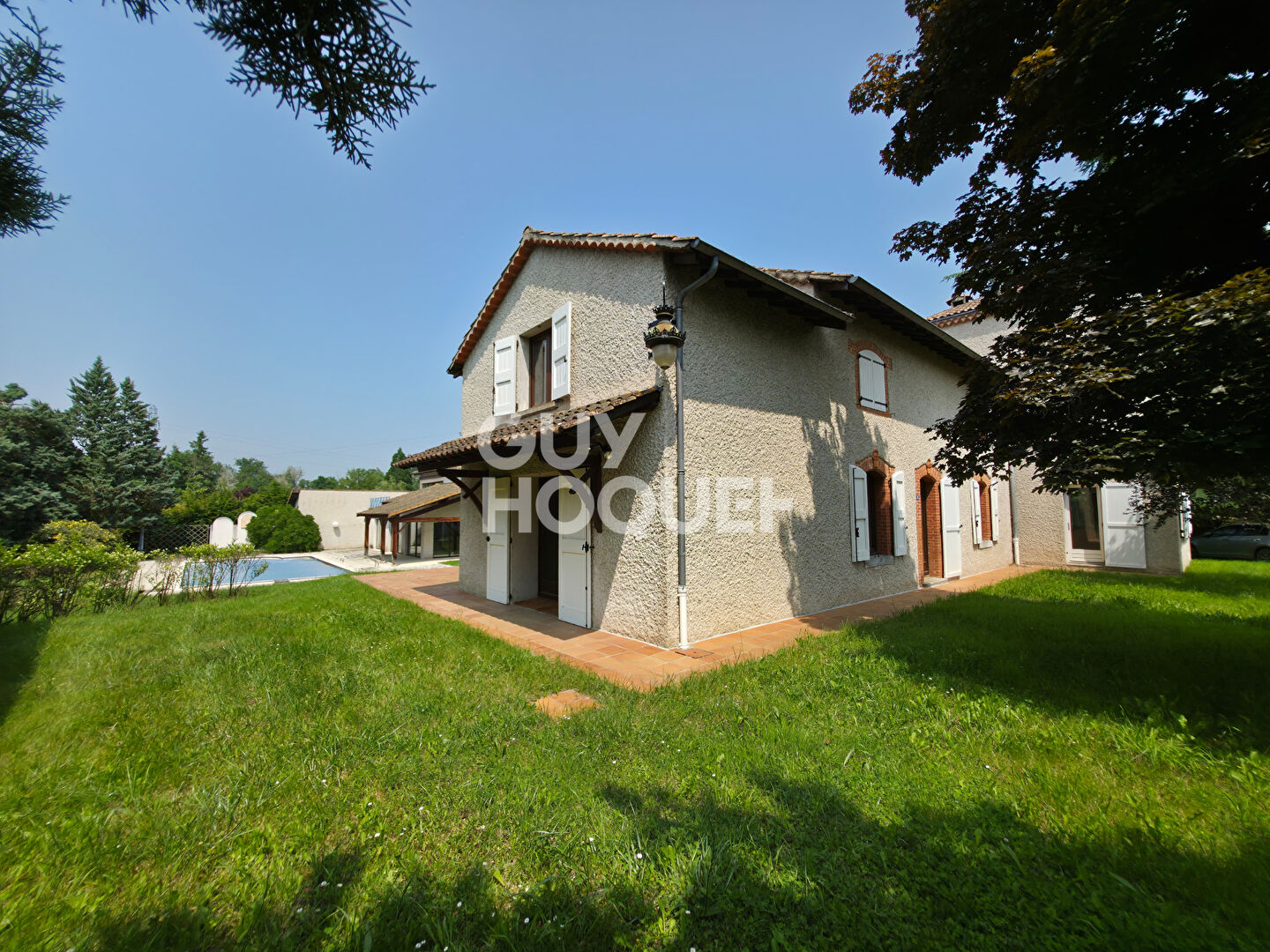Ancien corps de ferme de 230 m² habitables avec Pool House de 110 m² à PONCINS