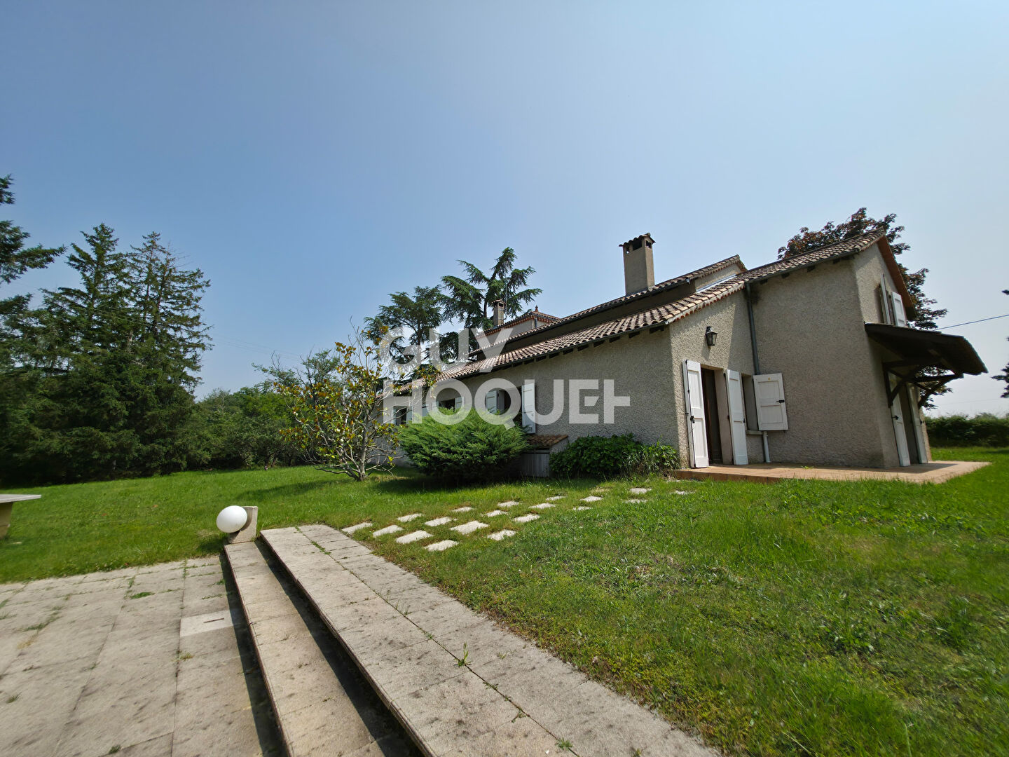 Ancien corps de ferme de 230 m² habitables avec Pool House de 110 m² à PONCINS