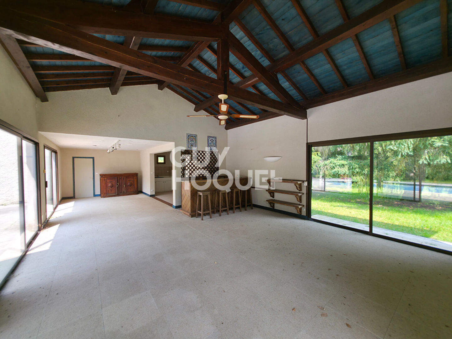 Ancien corps de ferme de 230 m² habitables avec Pool House de 110 m² à PONCINS