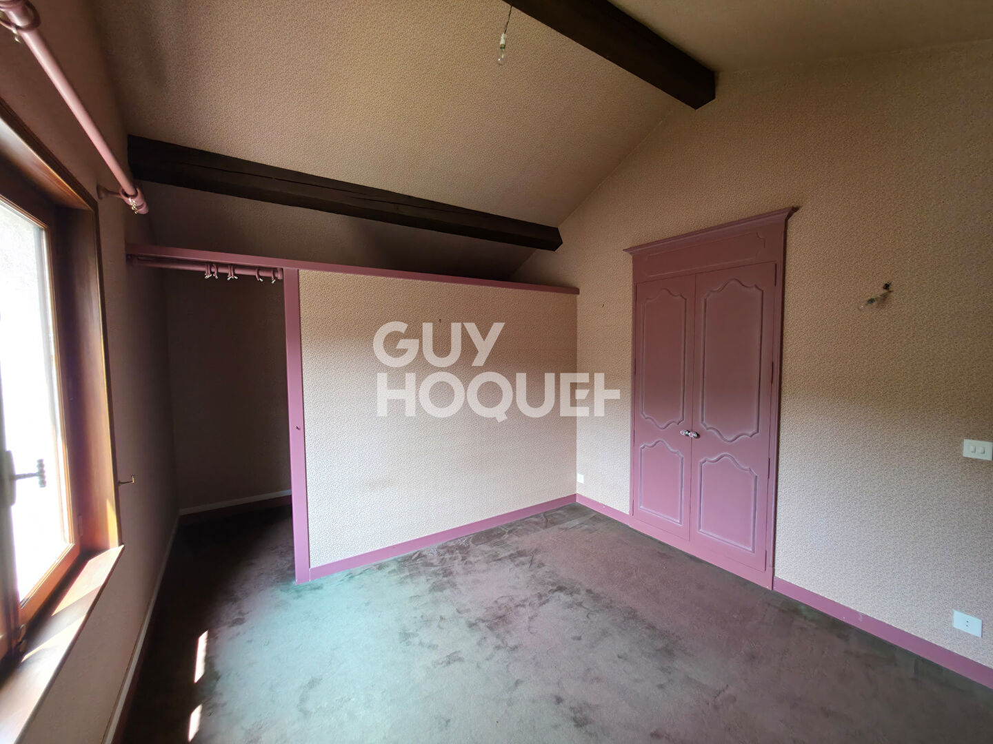 Ancien corps de ferme de 230 m² habitables avec Pool House de 110 m² à PONCINS