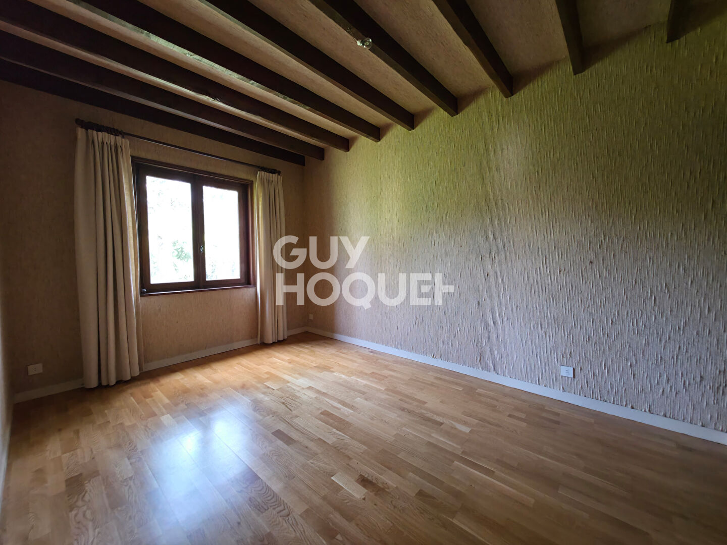 Ancien corps de ferme de 230 m² habitables avec Pool House de 110 m² à PONCINS