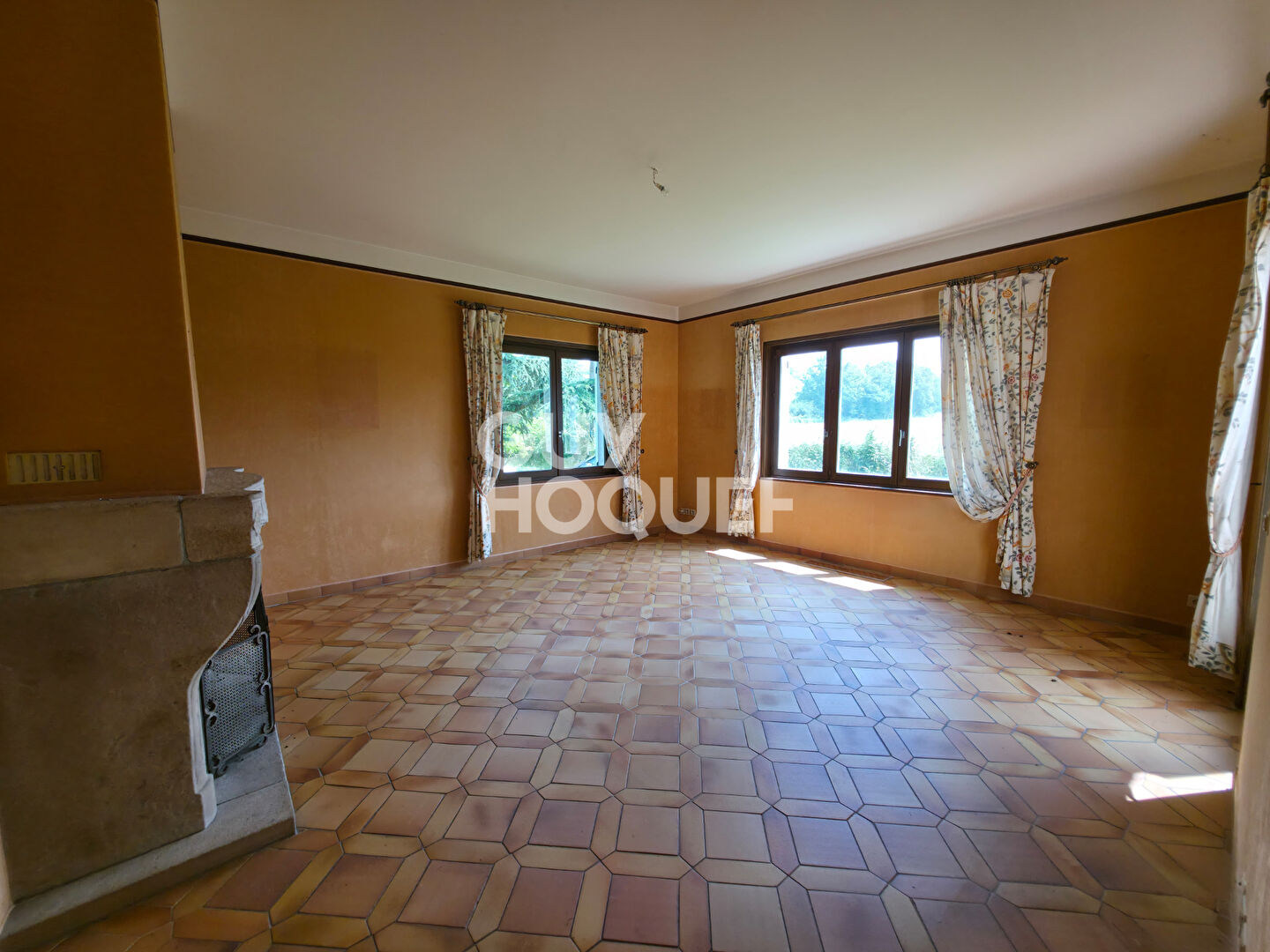 Ancien corps de ferme de 230 m² habitables avec Pool House de 110 m² à PONCINS