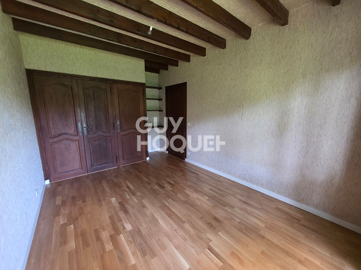 Ancien corps de ferme de 230 m² habitables avec Pool House de 110 m² à PONCINS