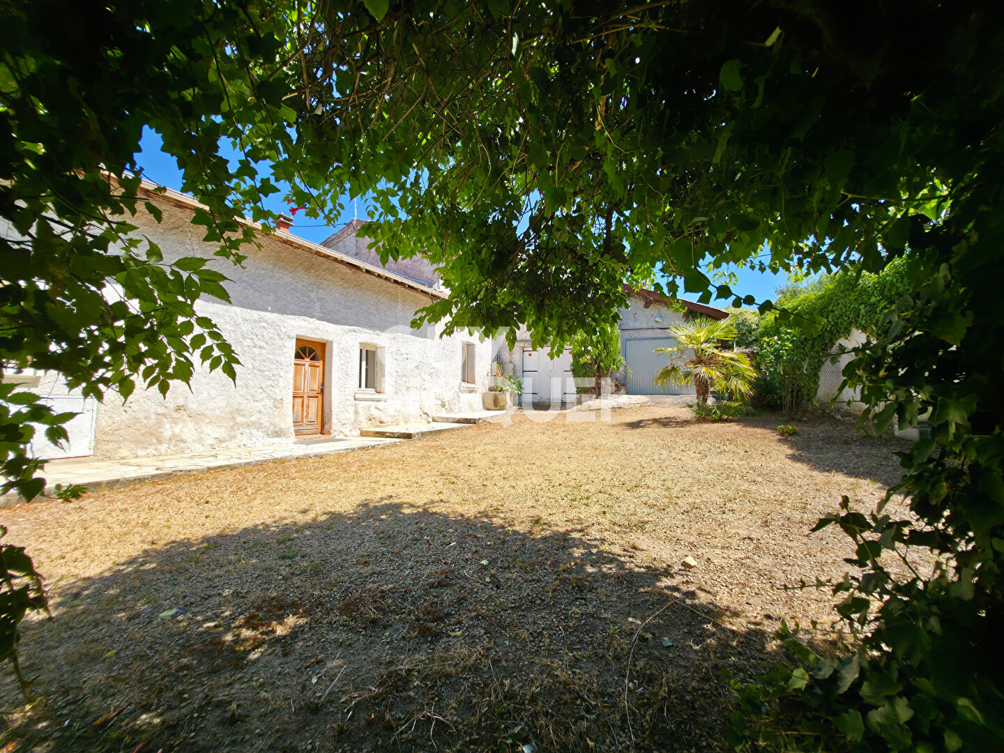 Maison familiale au calme avec grand jardin arboré ? Potentiel et charme à Saint Martin Lestra