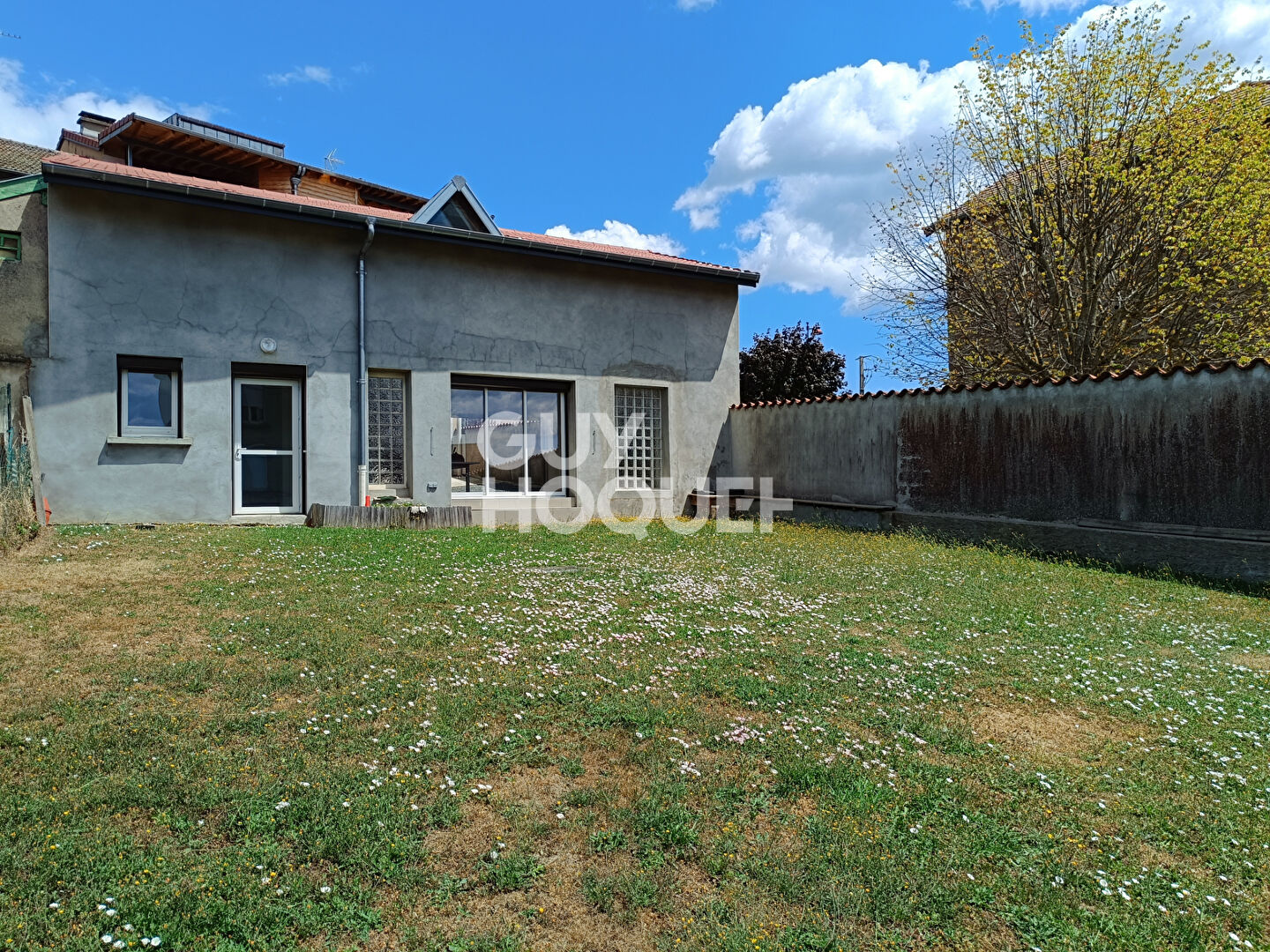 Immeuble de rapport avec 5 logements et un potentiel supplémentaire.